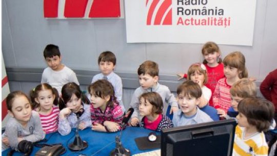 Mii de elevi au ales Şcoala altfel la Radio România
