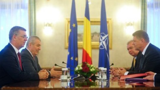 Președintele Iohannis reia consultările cu partidele după Paști