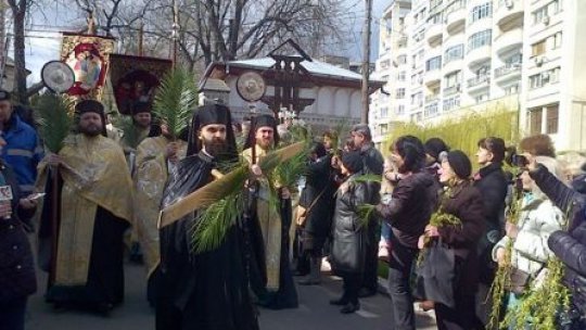Credincioșii sărbătoresc Duminica Floriilor