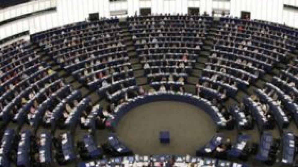 Parlamentul European cere soluţii permanente pentru salvarea imigranţilor