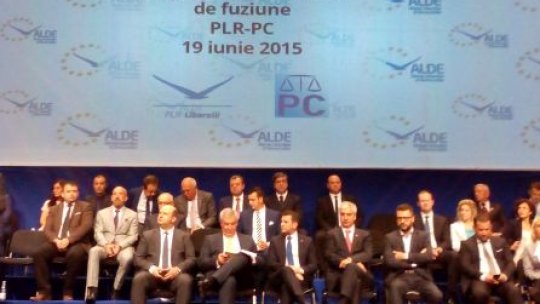 Tăriceanu şi Constantin au semnat protocolul de fuziune PLR-PC