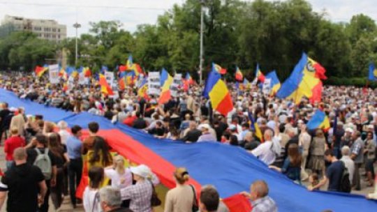 România și Moldova, unite de un steag de 300 de metri