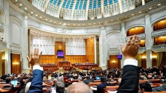 Plenul Parlamentului stabileşte data dezbaterii moţiunii de cenzură