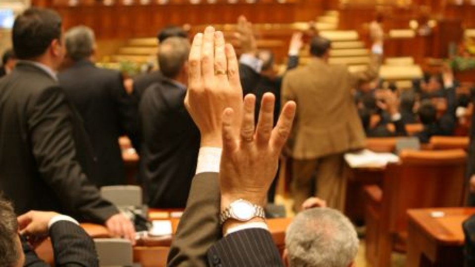 Proiectul de lege privind pensiile parlamentarilor, amânat