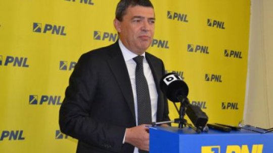 Liberalii strâng semnături pentru demiterea lui Ponta