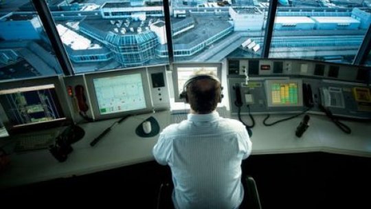 Controlorii de trafic aerian au intrat în grevă. Liberalii cer implicarea premierului