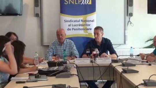 Sindicaliştii din penitenciare îşi cer drepturile în stradă