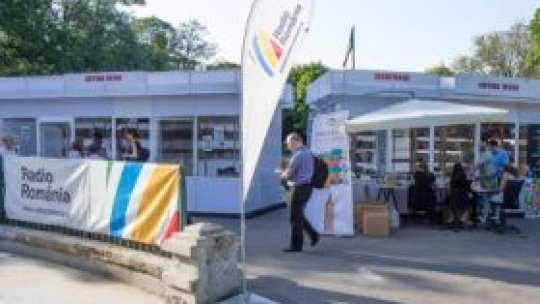 Ofertă variată de manuale la Târgul "Gaudeamus, carte şcolară"