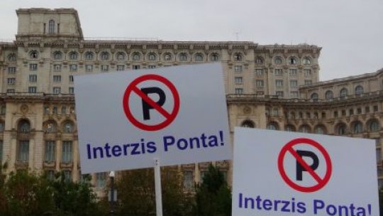 Miting de protest al Opoziţiei în faţa Palatul Parlamentului