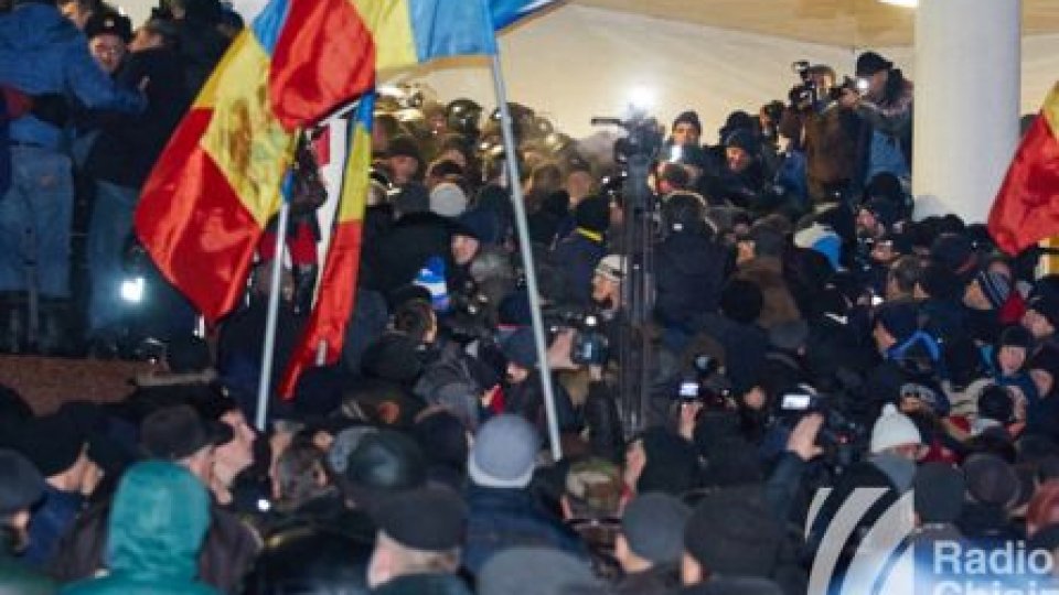 Proteste violente la Chișinău împotriva Guvernului