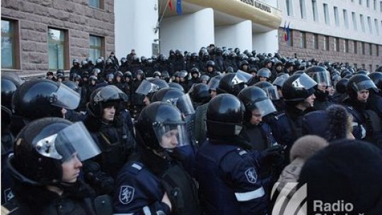 S-au reluat protestele la Chişinău
