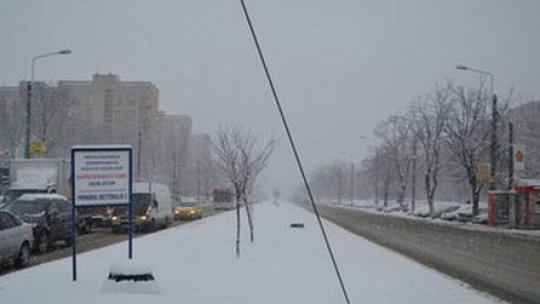 Se circulă în condiţii de iarnă în Bucureşti. Ce le-a spus primarul firmelor de salubrizare