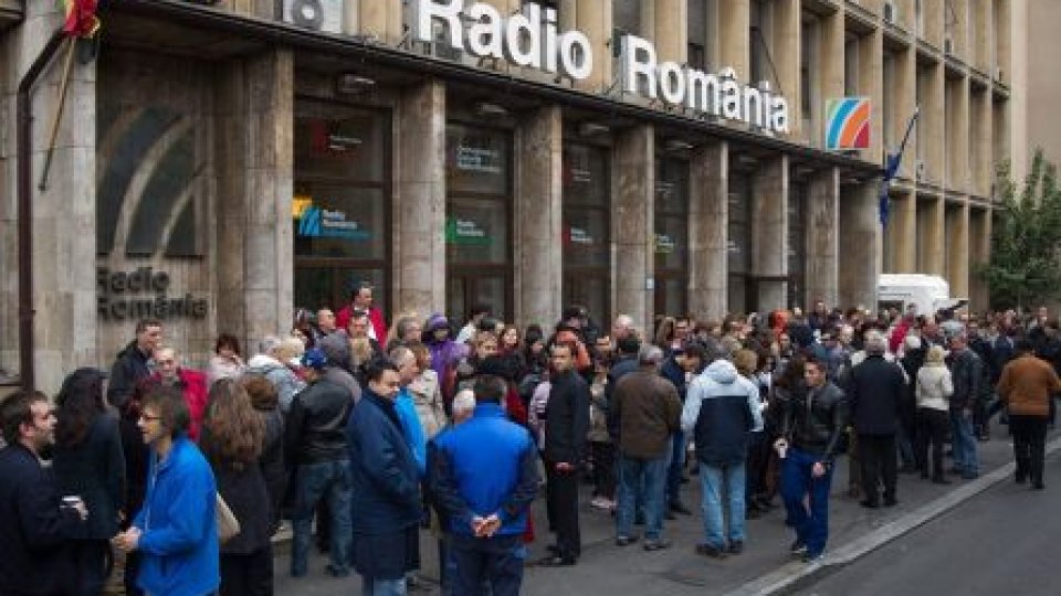 Angajații Radio România atrag atenţia asupra pericolului eliminării taxei radio-TV