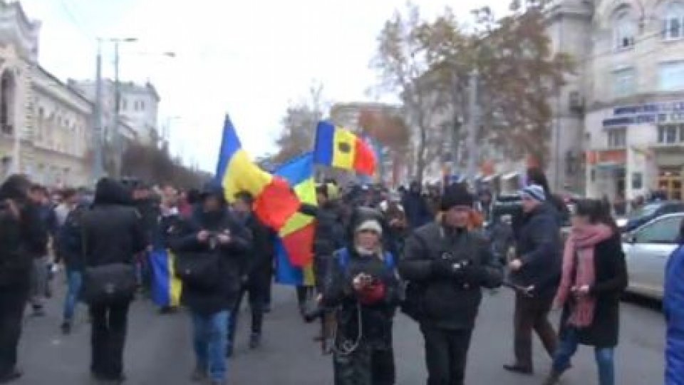 Proteste la Chișinău. Mii de oameni cer repetarea alegerilor