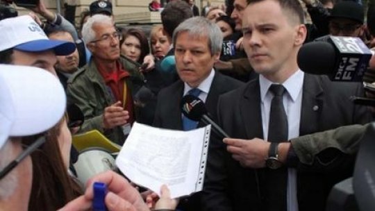 Premierul Cioloş, întâmpinat cu proteste la Iaşi