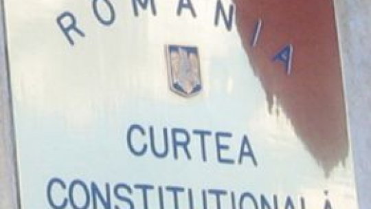 CCR a suspendat pronunţarea asupra căsătoriilor dintre persoanele de acelaşi sex