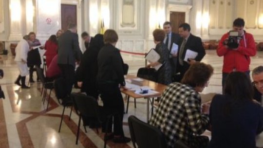 Încep formalităţile pentru preluarea mandatelor de către noii parlamentari