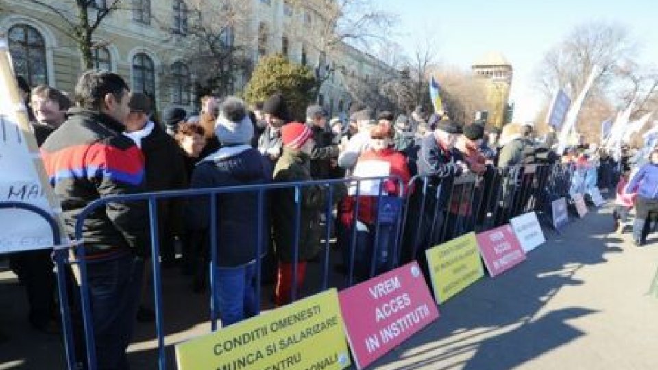 Persoanele cu dizabilități au protestat în Piața Victoriei 