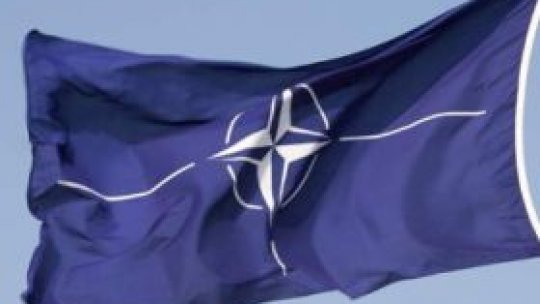 NATO a acceptat lansarea unei misiuni în Marea Egee pentru reducerea fluxului de refugiaţi
