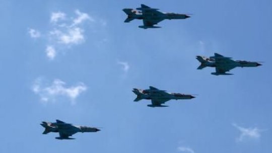 Şase aeronave multirol F-16 ale Forţelor Aeriene Române ajung în ţară în septembrie