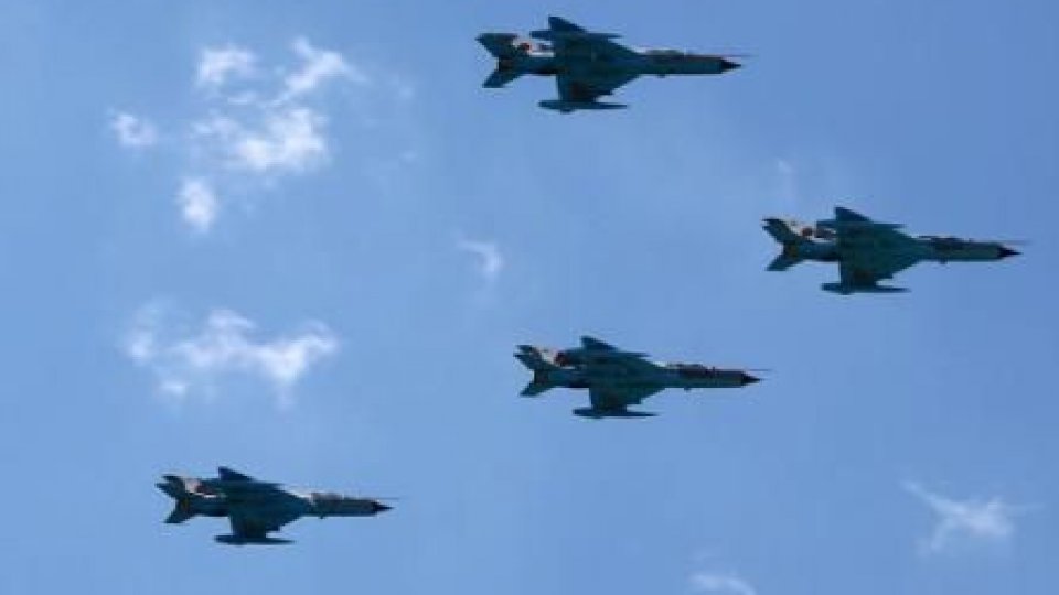 Şase aeronave multirol F-16 ale Forţelor Aeriene Române ajung în ţară în septembrie