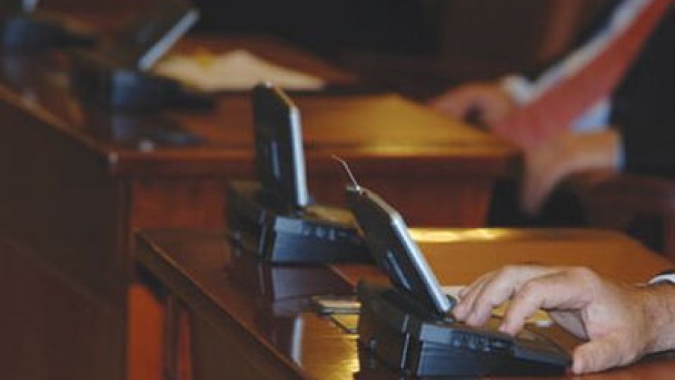Propunerea privind eliminarea taxelor RADIO - TV, respinsă pe articole