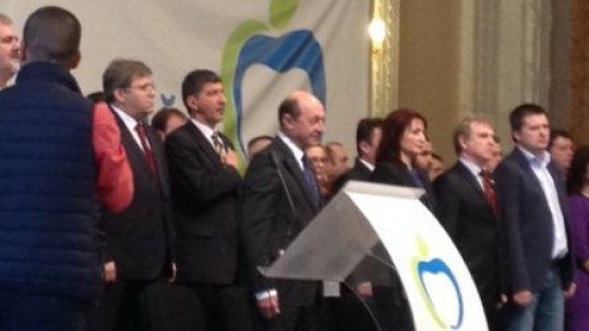 Traian Băsescu, ales preşedinte al Partidului Mişcarea Populară