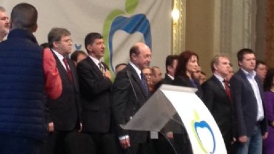 Traian Băsescu, ales preşedinte al Partidului Mişcarea Populară