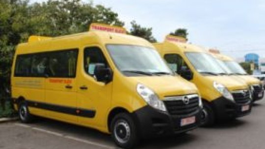 Primăriile și școlile care asigură transportul elevilor, scutite de plata taxelor