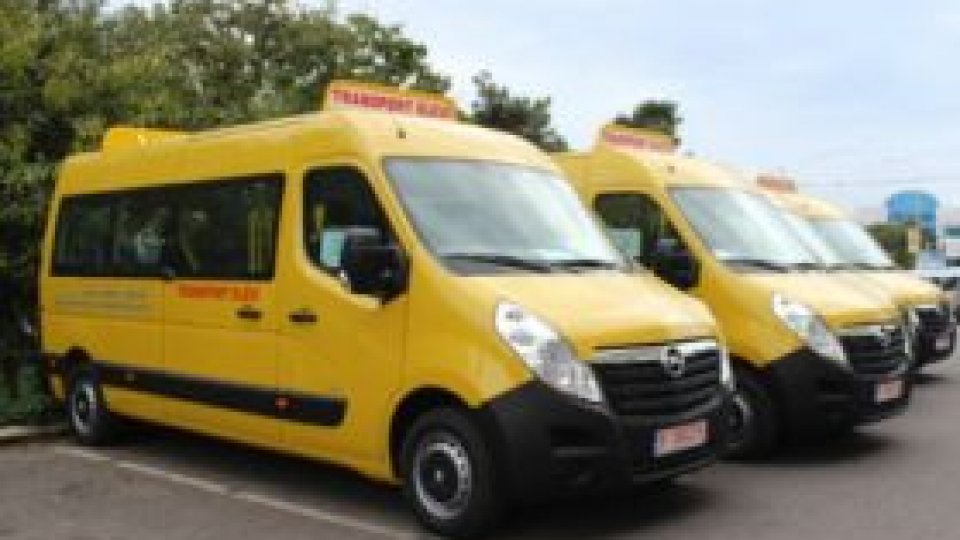 Primăriile și școlile care asigură transportul elevilor, scutite de plata taxelor