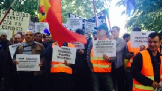 Proteste ale sindicaliştilor CFR la Ministerul Transporturilor