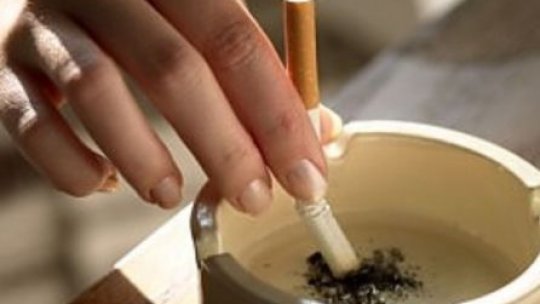 Peste 70% dintre români, de acord cu interdicţia fumatului în spaţiile publice închise