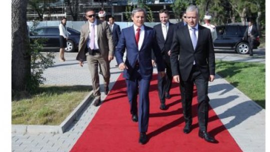 Premierii României şi Bulgariei susţin la unison întărirea flancului sud-estic al NATO