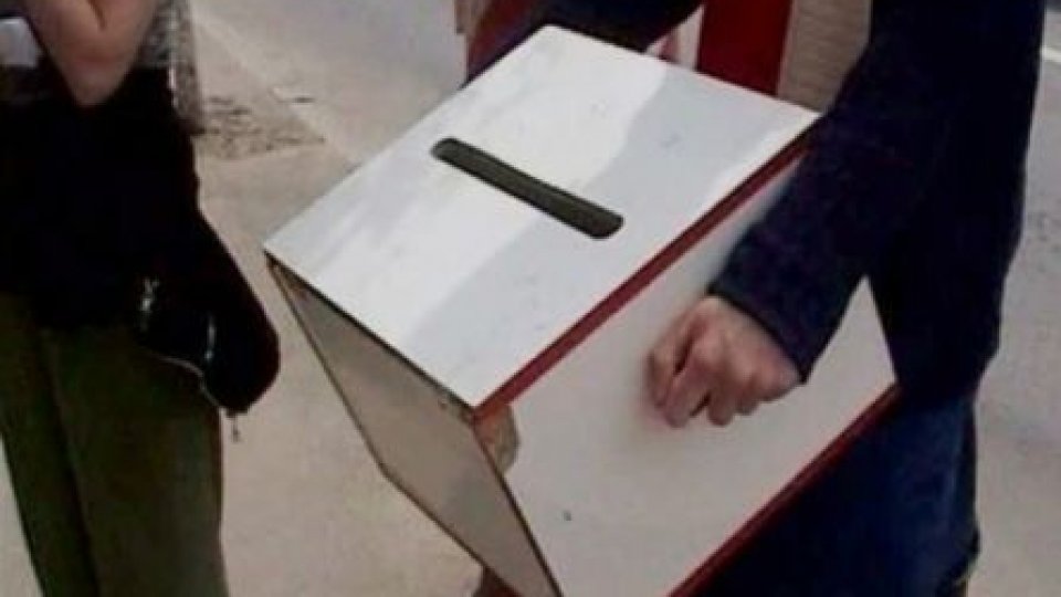 Cine poate vota prin intermediul urnei speciale?