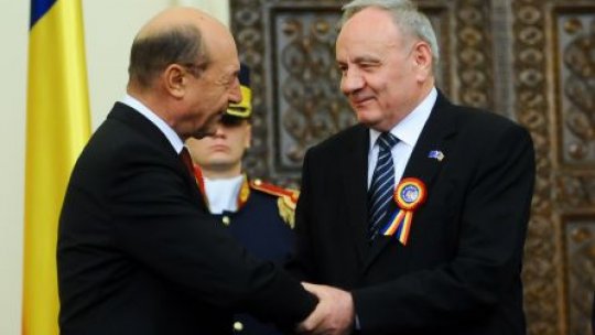 Maria şi Traian Băsescu au primit cetăţenie moldovenească