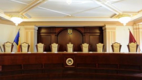 Trei noi judecători ai CCR depun jurământul de învestitură