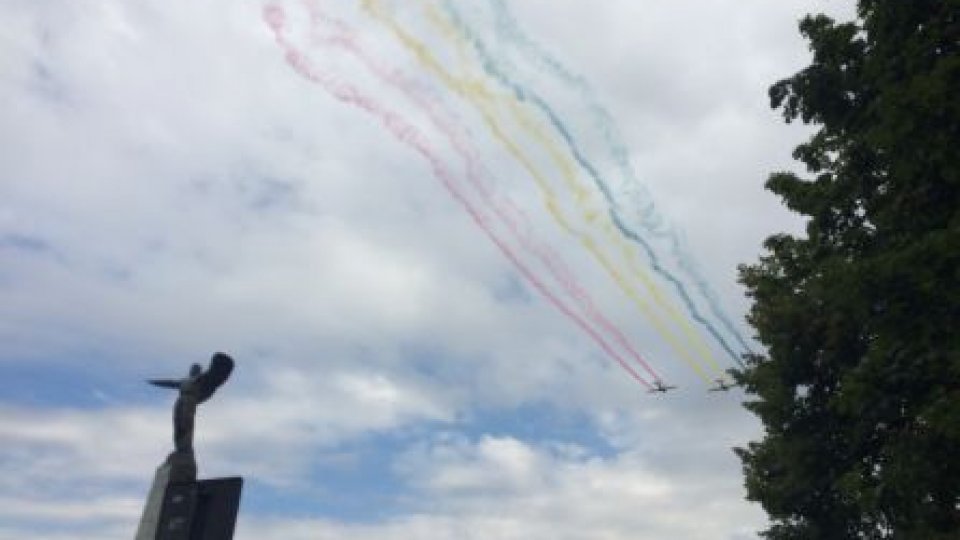 FOTO Ceremonii dedicate Zilei Aviaţiei Române şi a Forţelor Aeriene