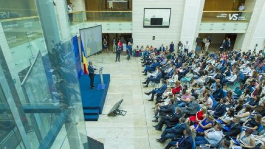 Administraţia publică românească "are nevoie de implicarea tinerilor"