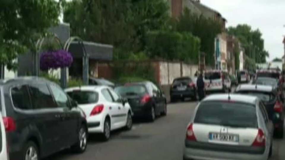 Bărbaţii care au luat ostatici în Franţa au fost ucişi de Poliţie