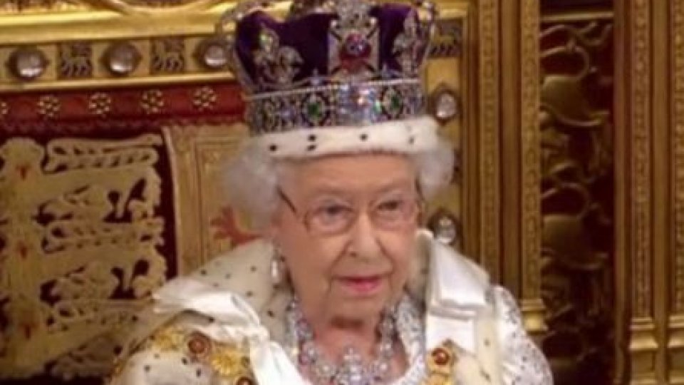 Regina Marii Britanii, apel la calm către britanici după votul Brexit