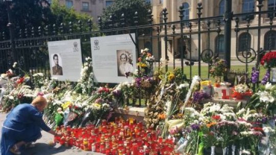 Ceremonie religioasă în fața Palatului Regal pentru Regina Ana