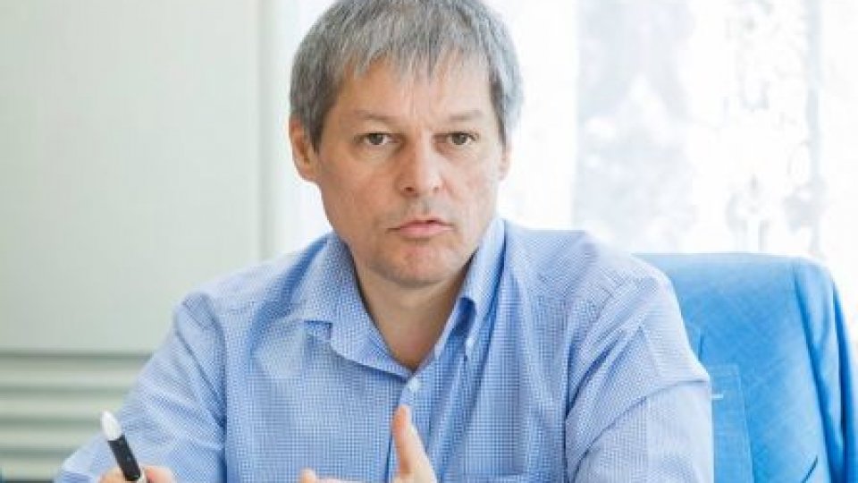 Premierul Dacian Cioloş, prezent la deschiderea anului şcolar în Feteşti