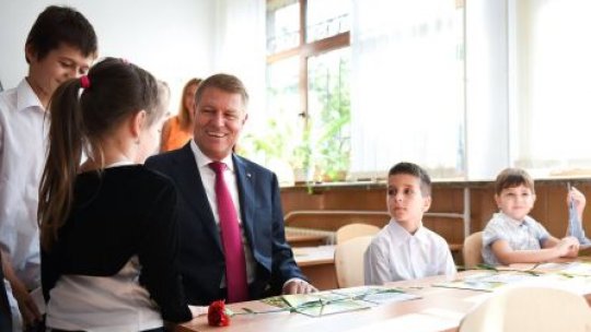 Iohannis: Educaţia este calea spre succes, nu corupţia şi nepotismul
