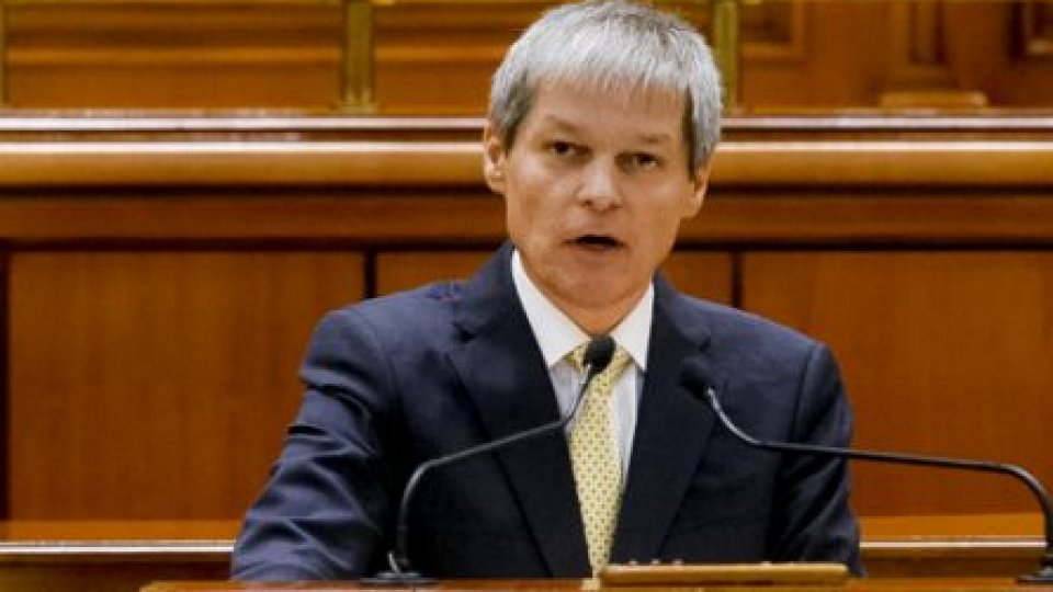 Premierul Dacian Cioloş, chemat luni în plenul Parlamentului