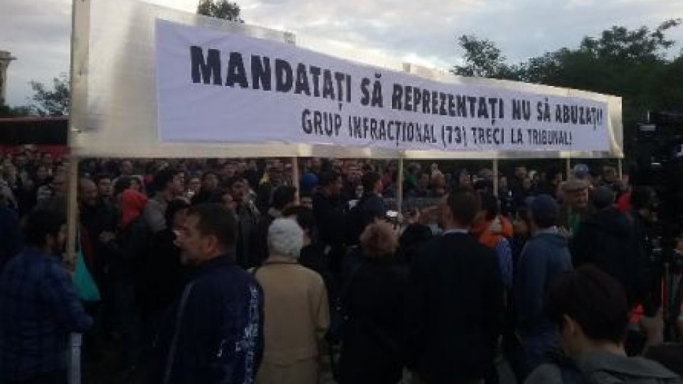 Manifestaţii contra deciziei senatorilor în cazul Gabriel Oprea