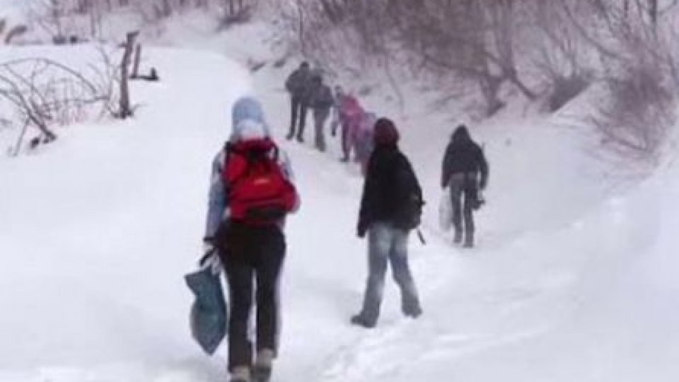 Vacanţă prelungită pentru elevi din cauza vremii severe. Vezi județele unde școlile sunt închise