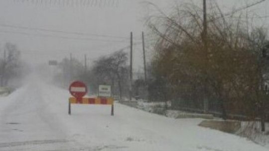 Mai multe tronsoane de drumuri naţionale, închise din cauza zăpezii