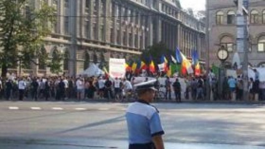 Sindicaliştii de la Sanitas pichetează Ministerul Sănătăţii