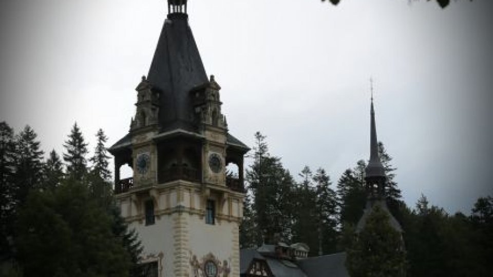 Sicriul cu trupul neînsufleţit al Regelui Mihai, depus la Castelul Peleş