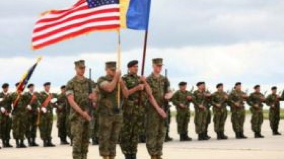 Sosirea în România a "Vulturilor luptători", salutată de ambasadorul SUA, Hans Klemm